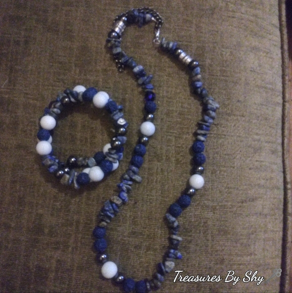 Necklace and memory wire bracelet - Picture 2 of 5